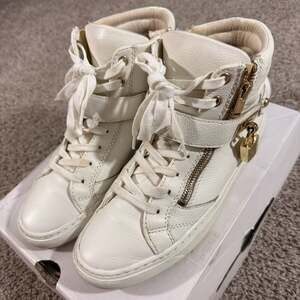 ALDO Fasnacht-70 White Leather High Top Sneakers Gold Lock Womens 8.5 EU39